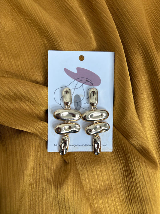 Gold pebble dangle earings